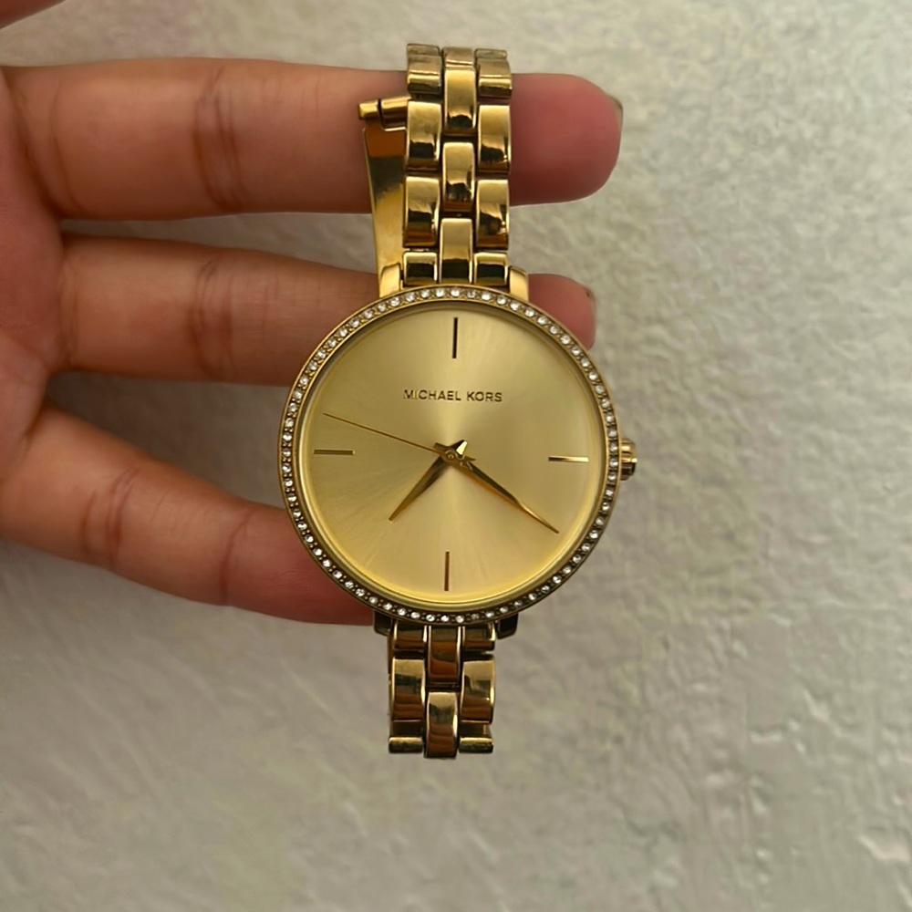 just too big of a face for my wrist! I love it besides that, maybe worn 3 times